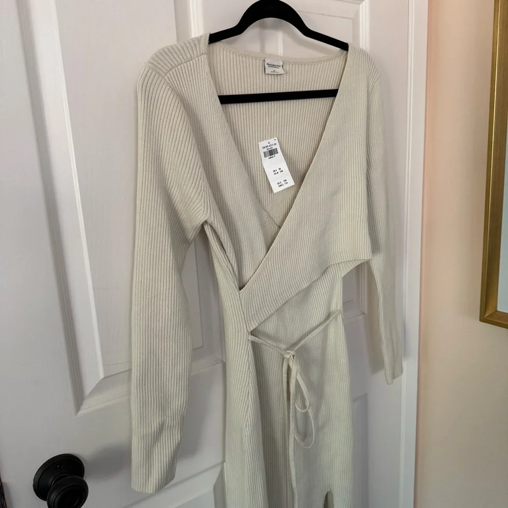 NWT Abercrombie & Fitch long sleeve wrap midi sweater dress cream Large petite - Picture 8 of 12